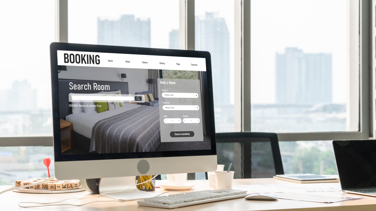 Online hotel accommodation booking website provide modish reservation system . Travel technology concept .